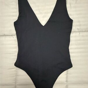 Aritzia Babaton Black V-Neck Contour Bodysuit XS